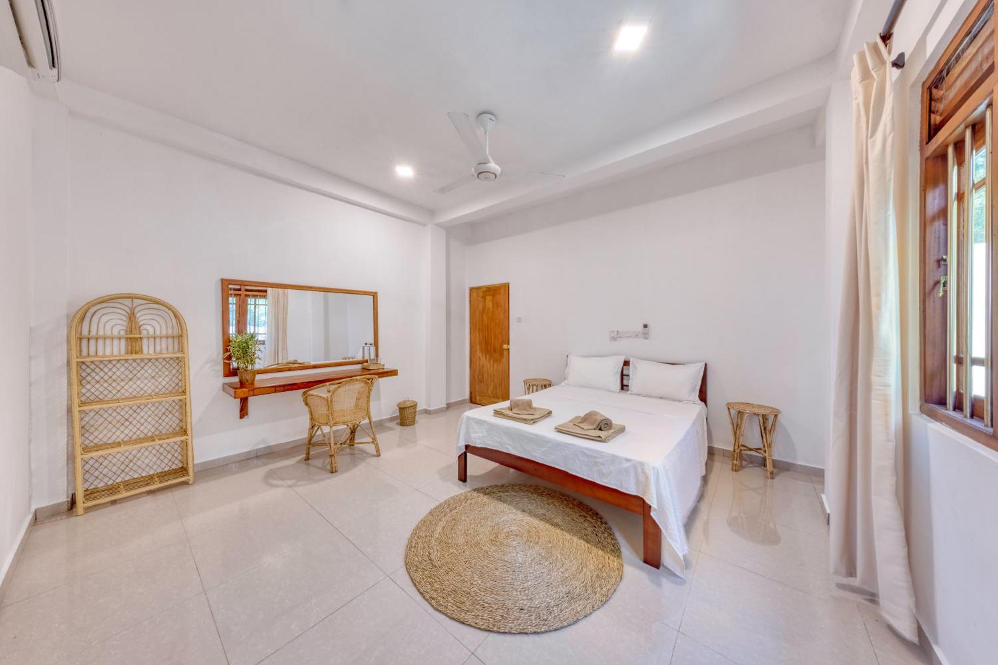 Makai Surf House Hotel Ahangama Bagian luar foto