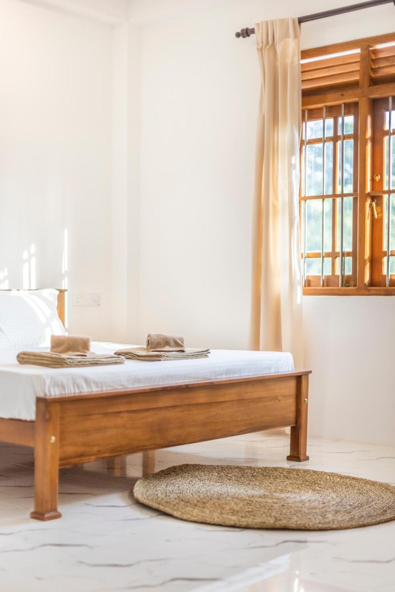 Makai Surf House Hotel Ahangama Bagian luar foto