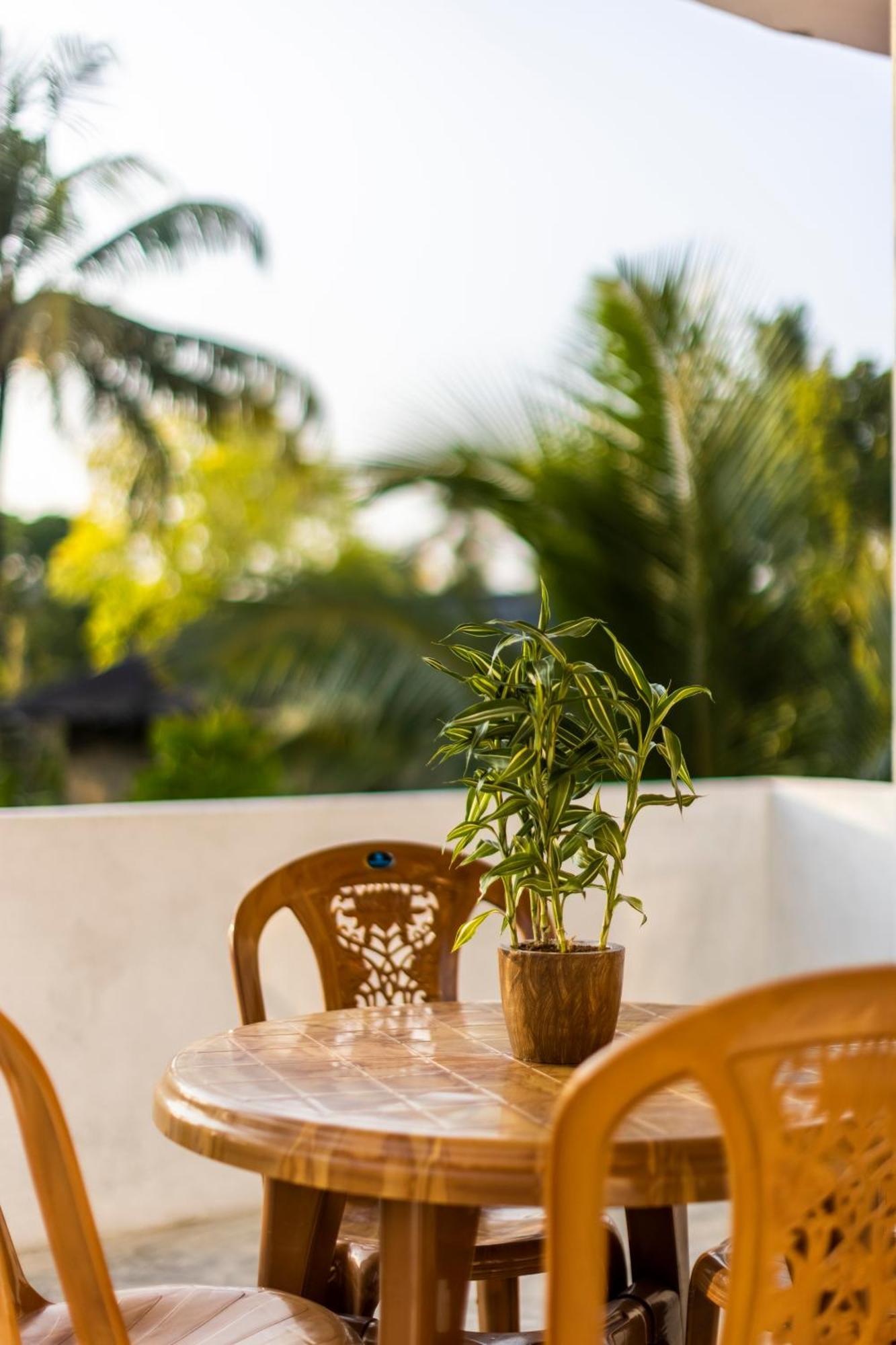 Makai Surf House Hotel Ahangama Bagian luar foto