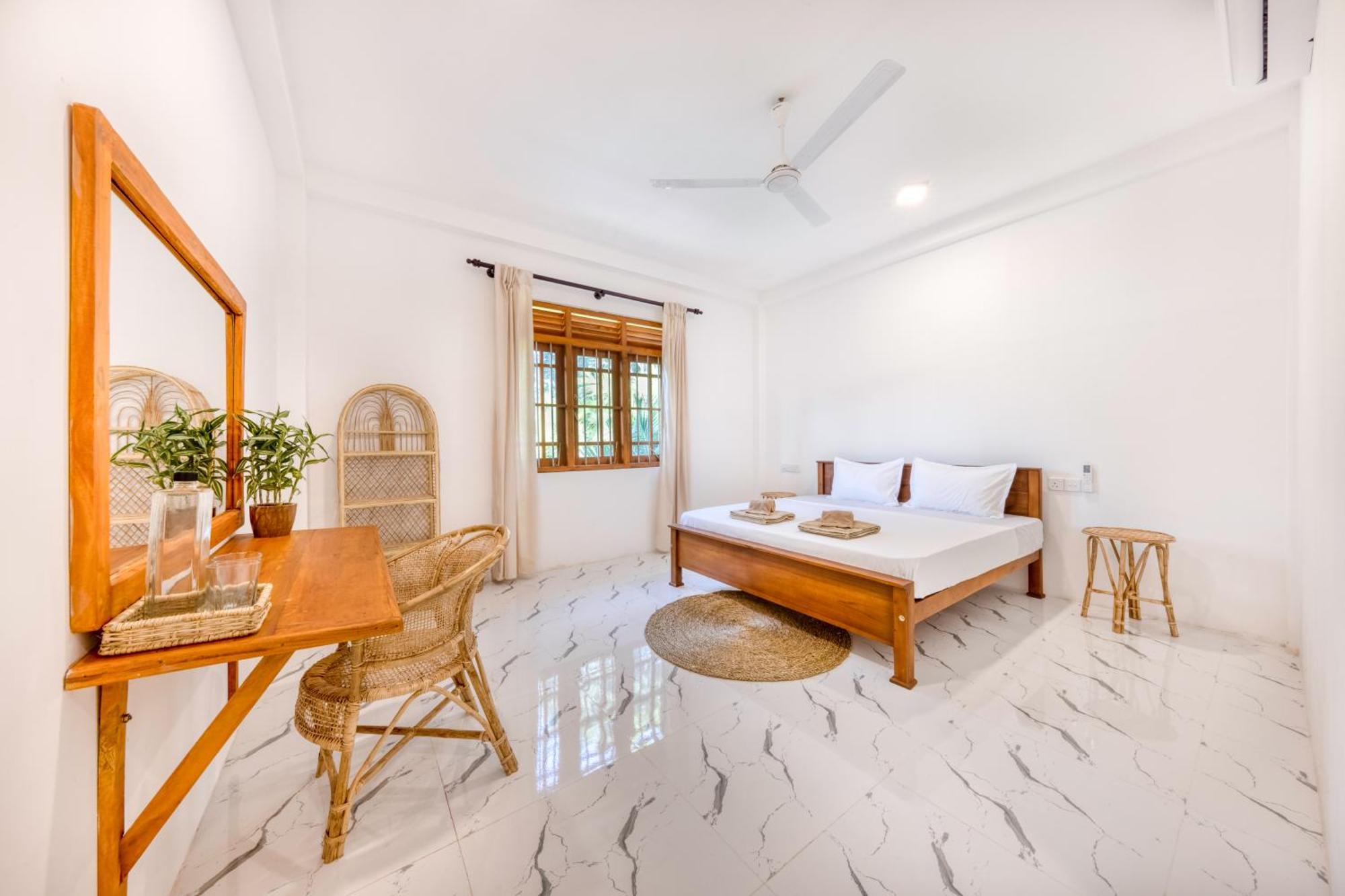Makai Surf House Hotel Ahangama Bagian luar foto