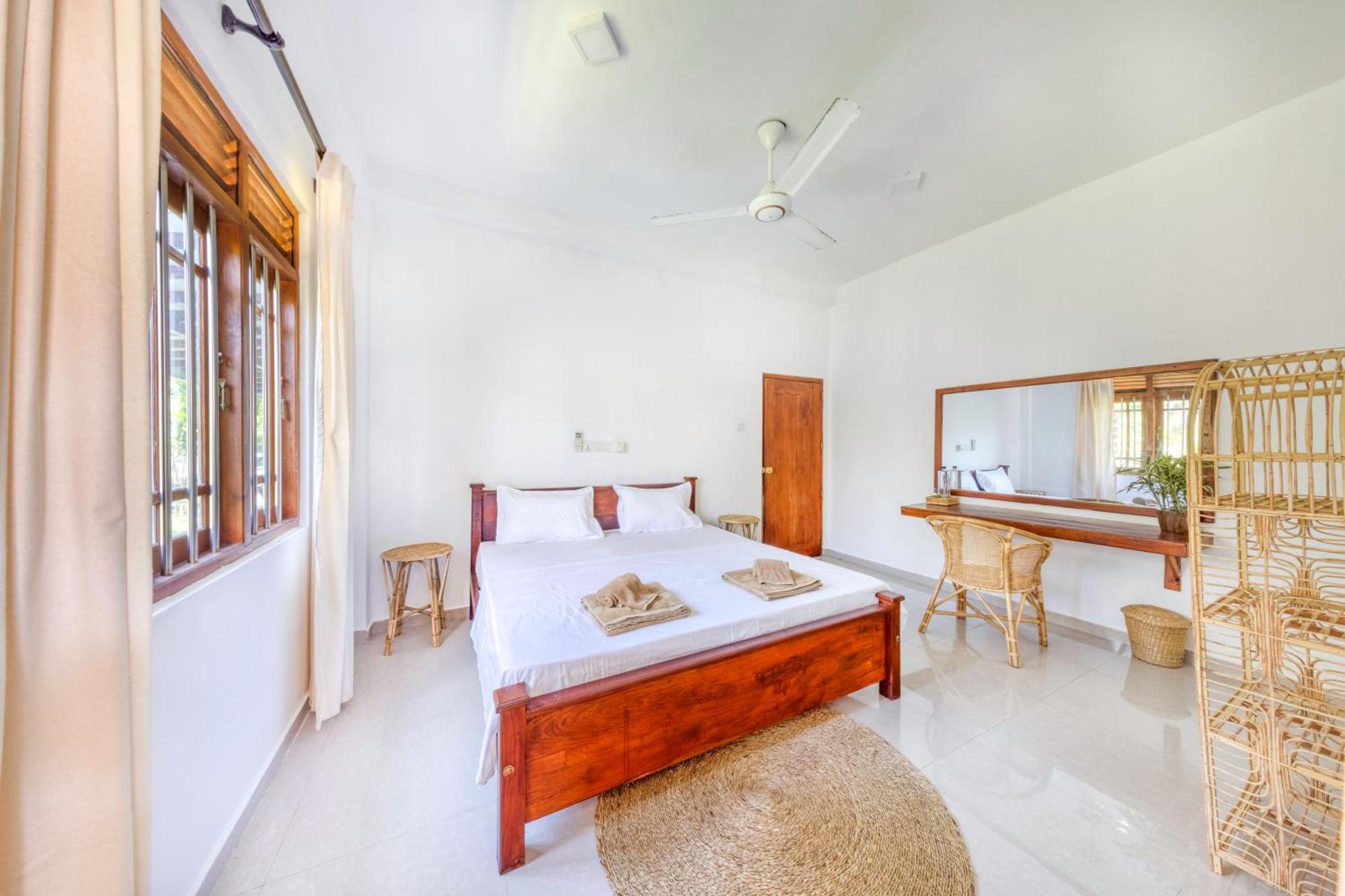 Makai Surf House Hotel Ahangama Bagian luar foto