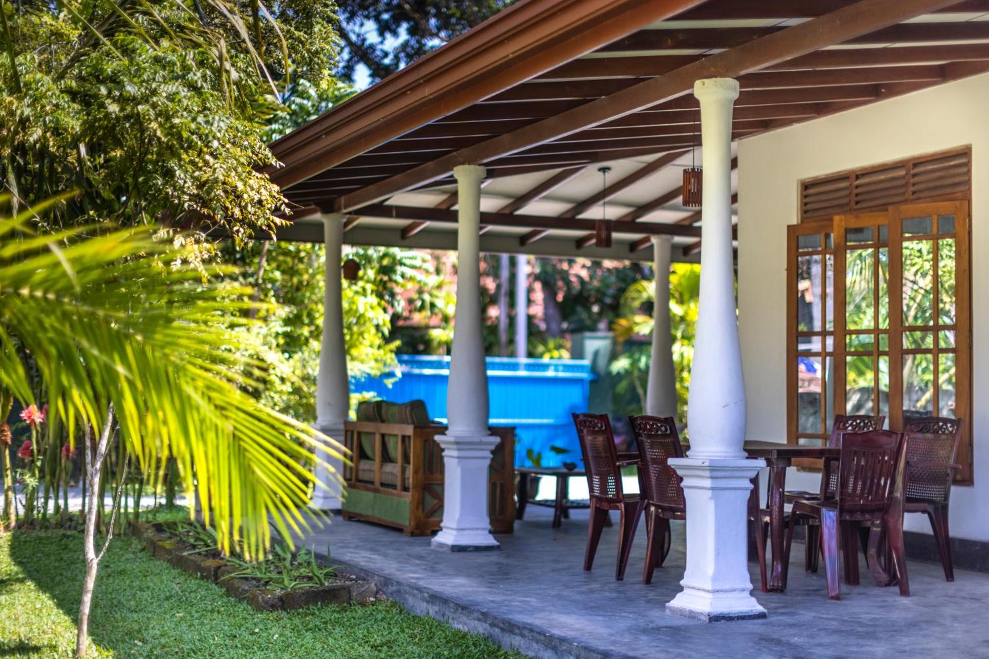 Makai Surf House Hotel Ahangama Bagian luar foto