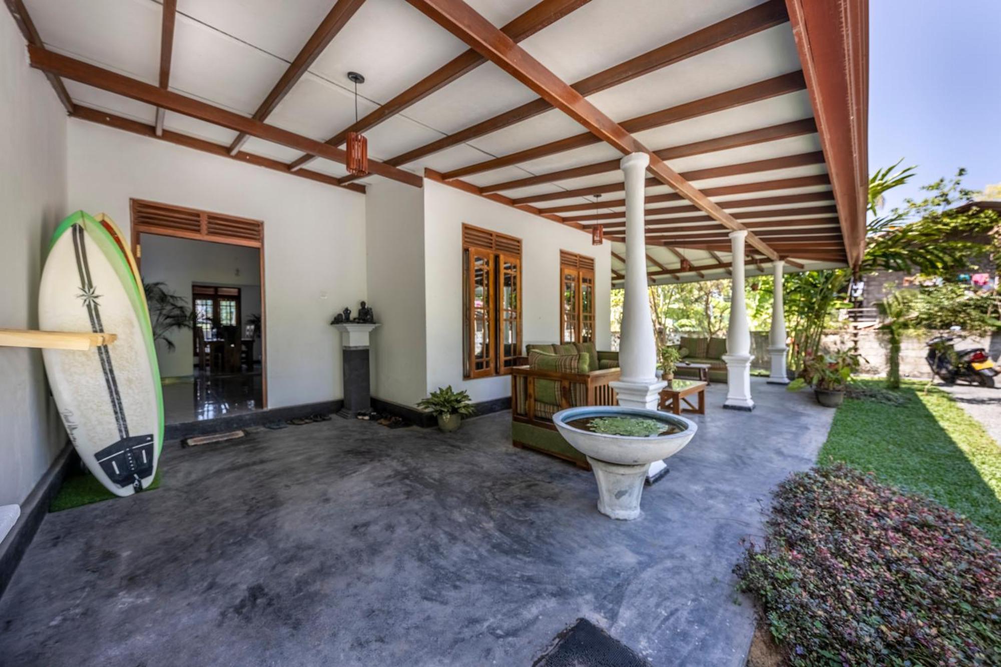 Makai Surf House Hotel Ahangama Bagian luar foto