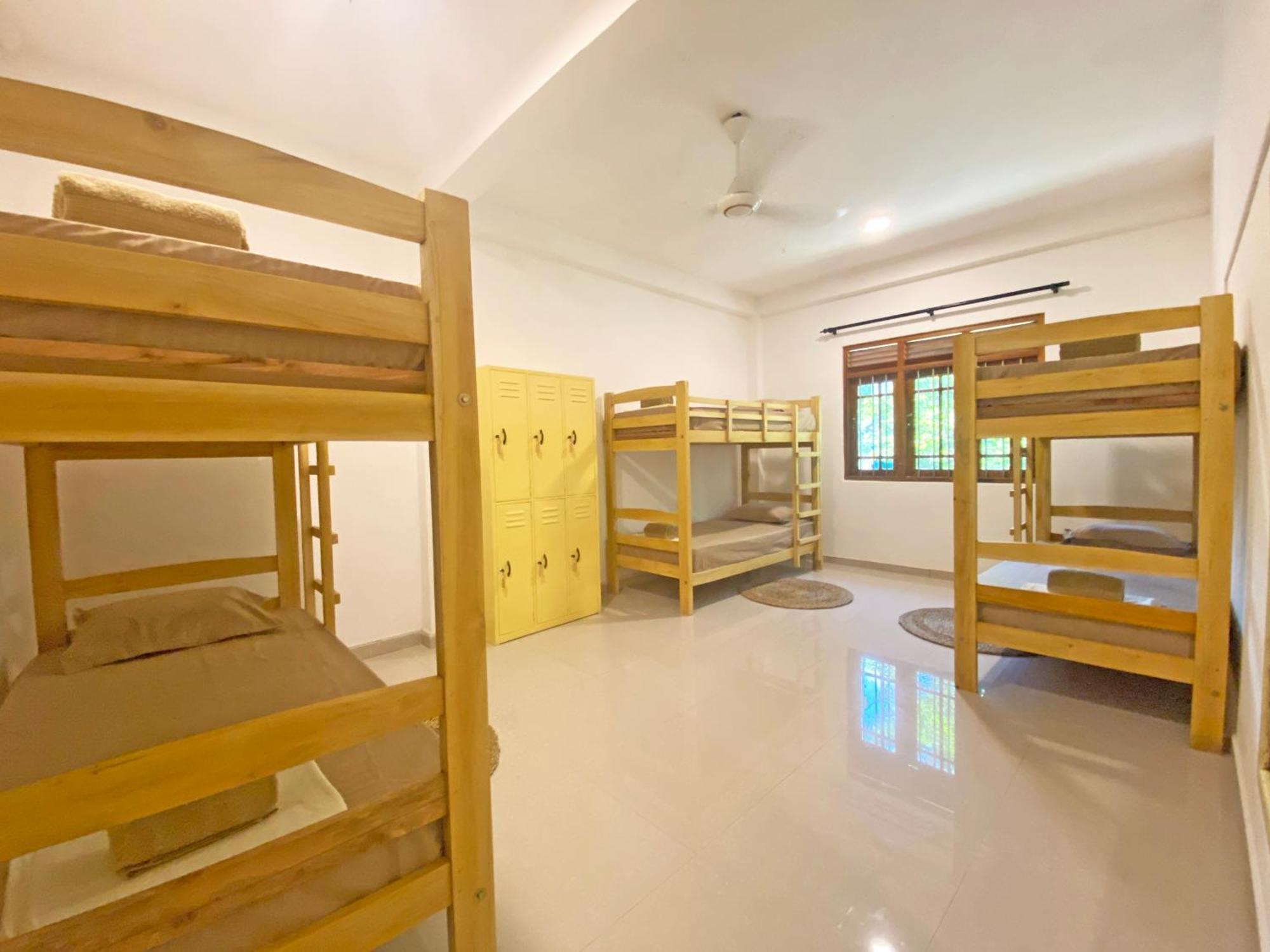 Makai Surf House Hotel Ahangama Bagian luar foto