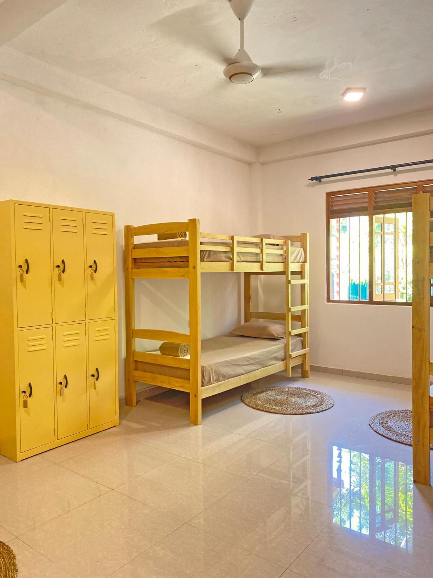 Makai Surf House Hotel Ahangama Bagian luar foto