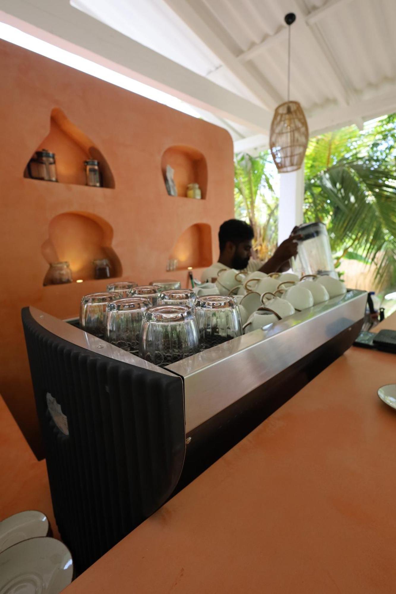 Makai Surf House Hotel Ahangama Bagian luar foto