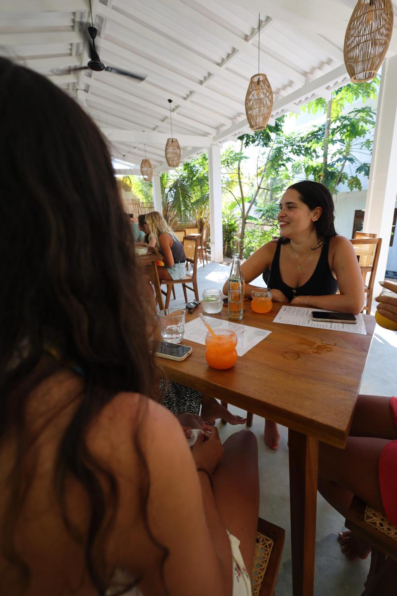 Makai Surf House Hotel Ahangama Bagian luar foto