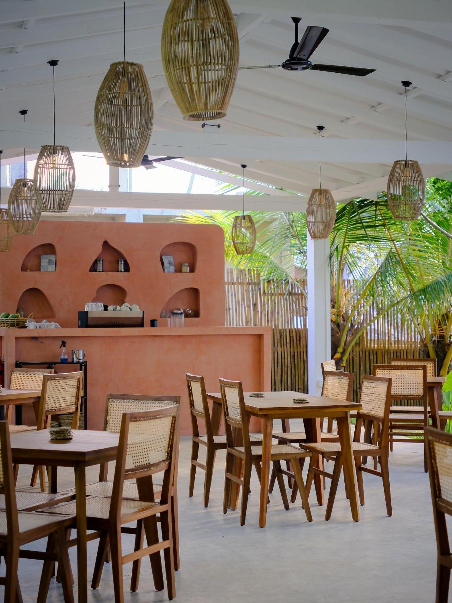 Makai Surf House Hotel Ahangama Bagian luar foto