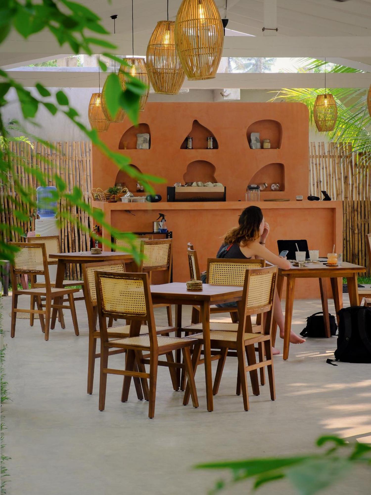 Makai Surf House Hotel Ahangama Bagian luar foto