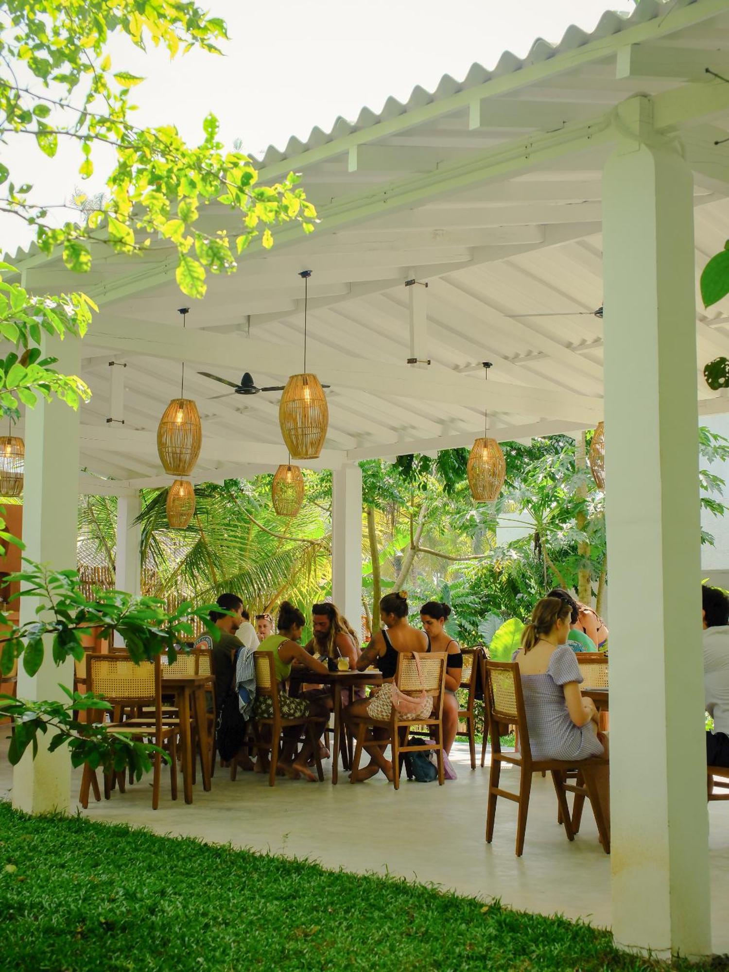 Makai Surf House Hotel Ahangama Bagian luar foto